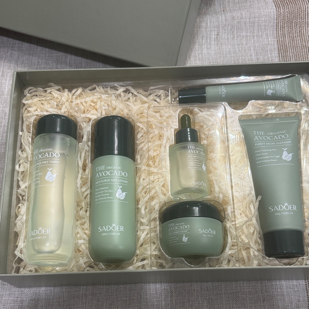The Organic Avocado Skincare Set - Green